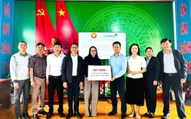 Hội Khuyến học tỉnh Lâm Đồng vận động tài trợ trao 80 phần quà, học bổng cho học sinh vượt khó