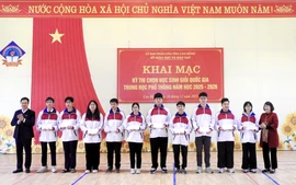 Hội Khuyến học Cao Bằng trao 87 phần quà khích lệ 9 đội tuyển dự kỳ thi chọn học sinh giỏi quốc gia
