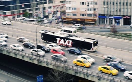 Sử dụng xe trên 8 chỗ để kinh doanh taxi là vi phạm