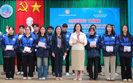 Hội Khuyến học tỉnh Lâm Đồng vận động hỗ trợ trao 45 suất học bổng cho sinh viên vùng bão lũ