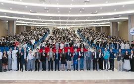 Sinh viên Việt và “cuộc hẹn” đặc biệt với những trí tuệ kiệt xuất thế giới tại VinFuture 2025