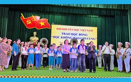 truc tiep bong da vebo Việt Nam trao học bổng "Học không bao giờ cùng" tại Thái Bình