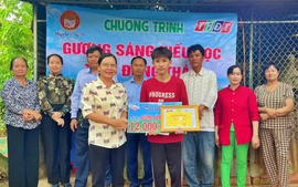 Đồng Tháp trao truc tiep bong da vebo bổng Gương sáng hiếu truc tiep bong da vebo cho sinh viên Nguyễn Hoàng Phi Hải