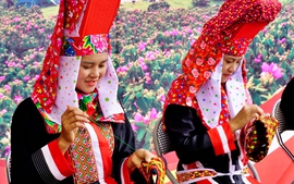 Rộn ràng lich truyen hinh truc tiep bong da Kiêng gió của người Dao ở Bình Liêu