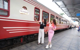 Ga Hải Phòng trở thành "Điểm du lịch" - khai trương đoàn tàu Vip mang tên "Hoa Phượng Đỏ"