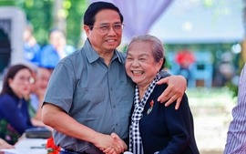Thủ tướng Phạm Minh Chính tri ân các chiến sĩ cách mạng từng bị tù đày ở Côn Đảo