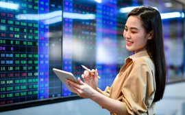 Thị trường chứng khoán xanh "đẹp" trong ngày đầu chạy hệ thống KRX