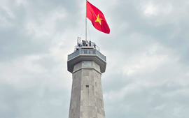 Trang trọng Lễ Thượng cờ tại Cột cờ A Pa Chải