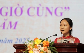 Phát biểu lay động về "học không bao giờ cùng” của nữ sinh đặc biệt ở Nghệ An