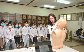 Tuyển sinh 2025: Trường Đại học Khoa học Sức khỏe cộng điểm cho thí sinh có chứng chỉ IELTS hoặc SAT