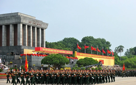 Khoảng 30.000 đại biểu và nhân dân dự diễu binh, diễu hành mừng 80 năm cách mạng tháng Tám và Quốc khánh 2/9