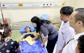 Hỗ trợ gia đình các nạn nhân vụ cán bộ xã lùi ô tô vào đám đông khiến 12 người thương vong