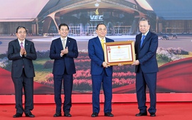 Vingroup nhận Huân chương lao động hạng Nhất vì thành tích đặc biệt xuất sắc tại Trung tâm Hội chợ Triển lãm Quốc gia