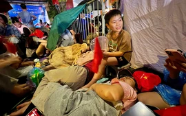Hà Nội và đêm trắng trong mưa chờ xem tổng duyệt diễu binh, diễu hành mừng Quốc khánh