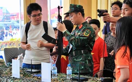 "Soi lịch sử" bằng lăng kính khoa học - công nghệ tại Triển lãm Thành tựu đất nước