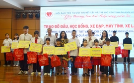 Quảng Ninh tiếp thêm động lực, nâng bước học sinh có hoàn cảnh khó khăn tới trường