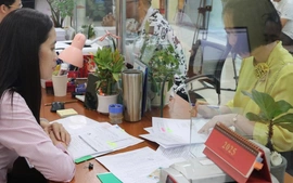 Giải ngân cho khách hàng đầu tiên vay vốn phục vụ học tập tại Hà Nội