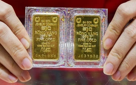 Giá vàng miếng tiến sát mốc 134 triệu đồng/lượng