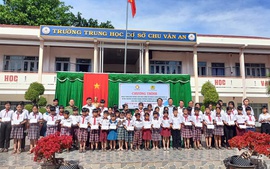 Hội khuyến học Lâm Đồng trao học bổng kết hợp tuyên truyền an ninh mạng