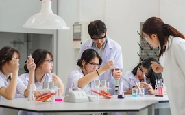 Vì sao nên tách môn Khoa học tự nhiên thành Vật lý, Hóa học, Sinh học?