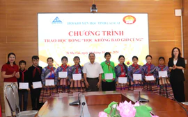Hội Khuyến học Lào Cai trao 180 suất học bổng "Học không bao giờ cùng"