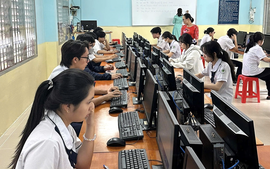 Các trường trung học cơ sở, trung học phổ thông được tổ chức kiểm tra định kì trên máy tính