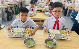 Trường học phải có phương án phòng ngừa, ứng phó sự cố về an toàn thực phẩm và chất lượng bữa ăn