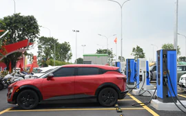 Trạm sạc xe điện từ 2027 sẽ phải thay đổi những gì?