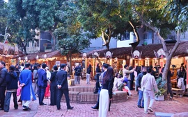 Miễn phí gửi xe ô tô cho du khách đến Văn Miếu - Quốc Tử Giám dịp Tết Nguyên đán