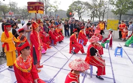 Thi đấu và trình diễn "Cờ người - Nét đẹp văn hóa truyền thống Việt" bên hồ Gươm