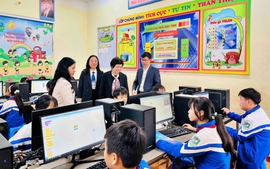 Hội Khuyến học Phú Thọ cùng nhà tài trợ tặng 5 phòng máy tính, trao 120 suất học bổng cho học sinh