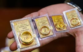Giá vàng lao dốc trong đêm, giảm sốc 5 triệu đồng mỗi lượng