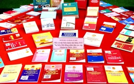 Thư viện Lào Cai trưng bày hơn 300 ấn phẩm chào mừng bầu cử