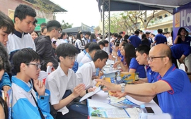 Ngày hội tư vấn tuyển sinh tại Hải Phòng thu hút gần 12.000 học sinh tham dự