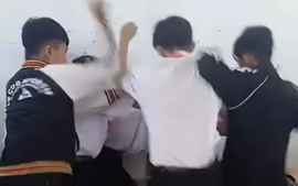 Công an vào cuộc làm rõ vụ học sinh lớp 8 bị đánh hội đồng phải nhập viện