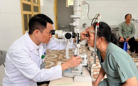 Hơn 1.000 người dân tại Hải Phòng được khám sàng lọc và tư vấn các bệnh về mắt