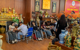 "Xuân hồng trên quê gốm" - hành động nhân văn từ làng gốm Bát Tràng