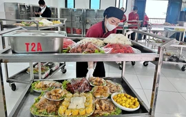 Trường mầm non học phí đắt đỏ lên tiếng khi bị kiểm tra và bị phụ huynh tố bớt xén khẩu phần ăn