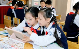 Mạng xã hội hay loại "ma túy số" đang tàn phá tư duy học đường?