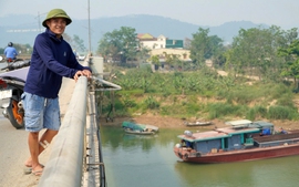 Anh Nguyễn Trọng Khánh kể lại giây phút quyết định cứu 2 mẹ con nhảy cầu sông Lam