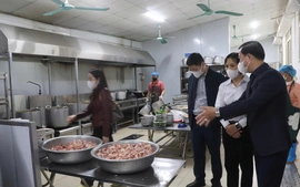 Nhiều địa phương ra văn bản khẩn siết chặt an toàn bếp ăn trường học