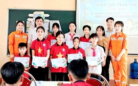 Học sinh Lào Cai thi vẽ tranh về tiết kiệm điện mùa hè