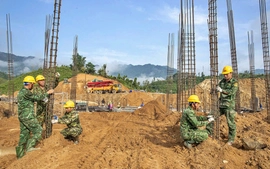 Gấp rút thi công trường học liên cấp trên vùng biên giới La Êê, Đà Nẵng
