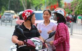 Thi vào lớp 10 Hà Nội: Phụ huynh mong con vững vàng hơn là điểm số