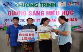 Quỹ Khuyến học Nguyễn Sinh Sắc tiếp sức cho sinh viên vượt khó tại xã Phương Thịnh (Đồng Tháp)