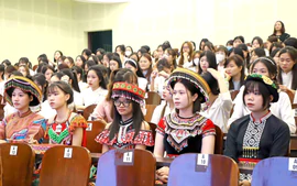Giảng viên trước áp lực buộc phải nâng chuẩn