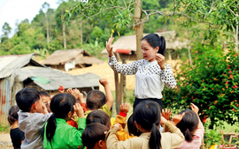 Dừng phụ cấp công tác lâu năm của giáo viên vùng đặc biệt khó khăn có đúng?