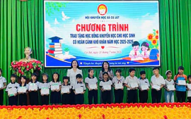 Xã Cư Jút (Lâm Đồng) tập huấn công tác khuyến học, trao 270 suất học bổng cho học sinh vượt khó