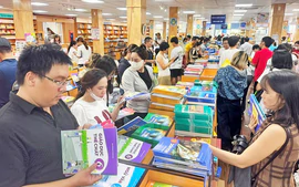 Trường học Thành phố Hồ Chí Minh đảm bảo đủ sách giáo khoa cho năm học mới
