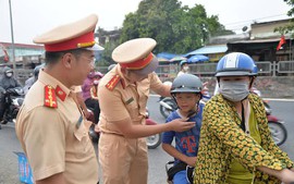 Cảnh sát giao thông, Công an Thành phố Hồ Chí Minh hướng dẫn người dân đi lại an toàn, thuận lợi dịp 2/9
